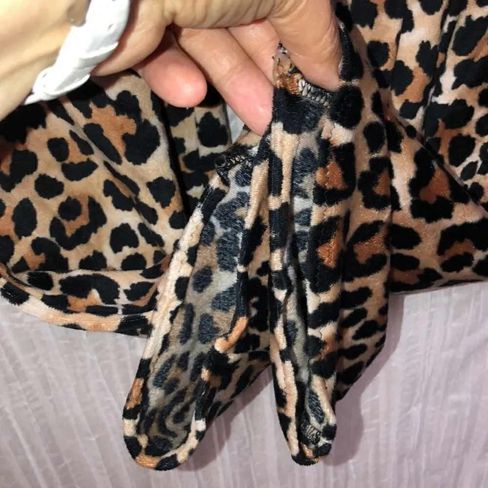 Secret Treasures M Sleepwear Lounge Velour Leopard Print Top & Bottom Set